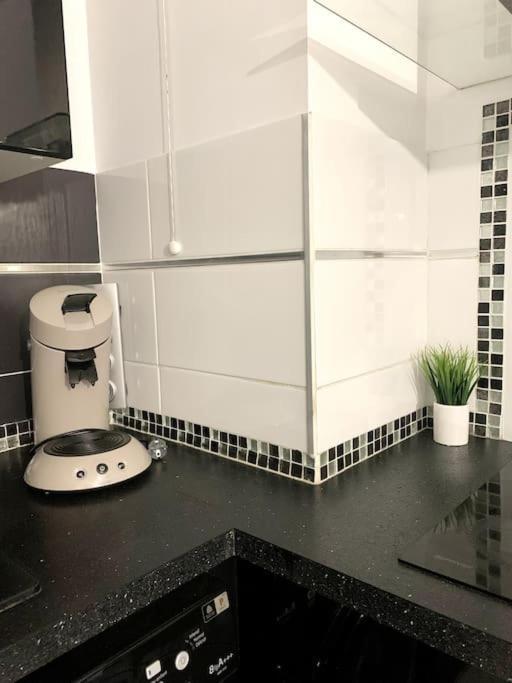Grand F3 A 30Mn De Paris - Terrasse + Parking Prive Apartman Saint-Ouen-l'Aumone Kültér fotó